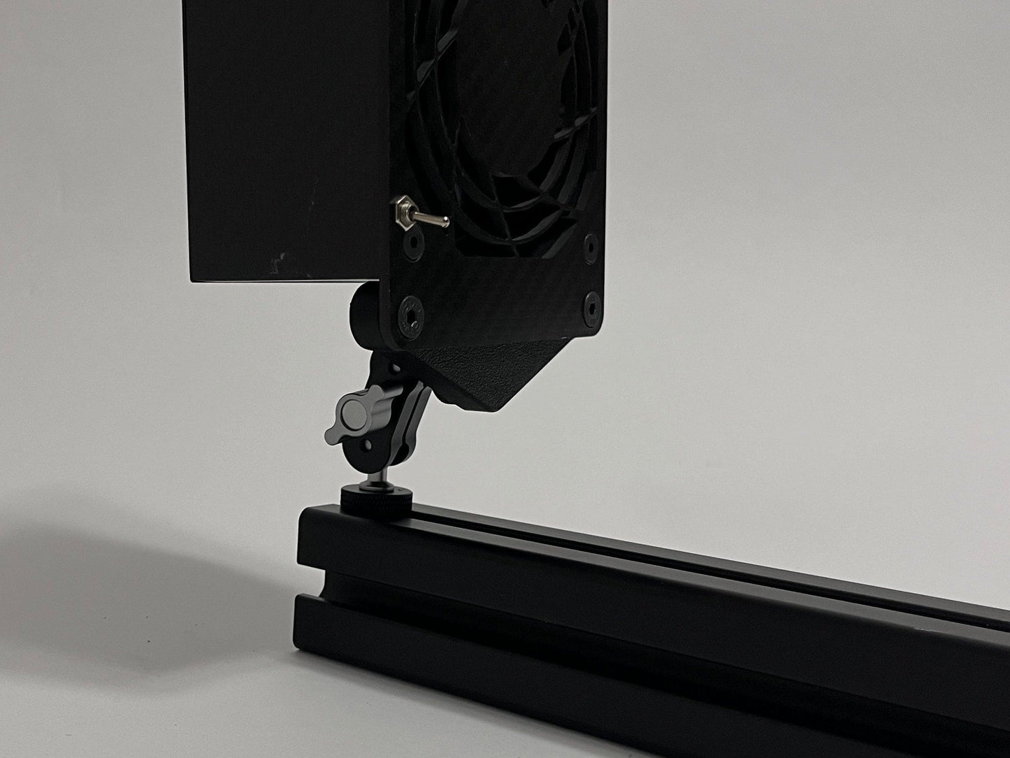 side front view of bottom mount under wind sim