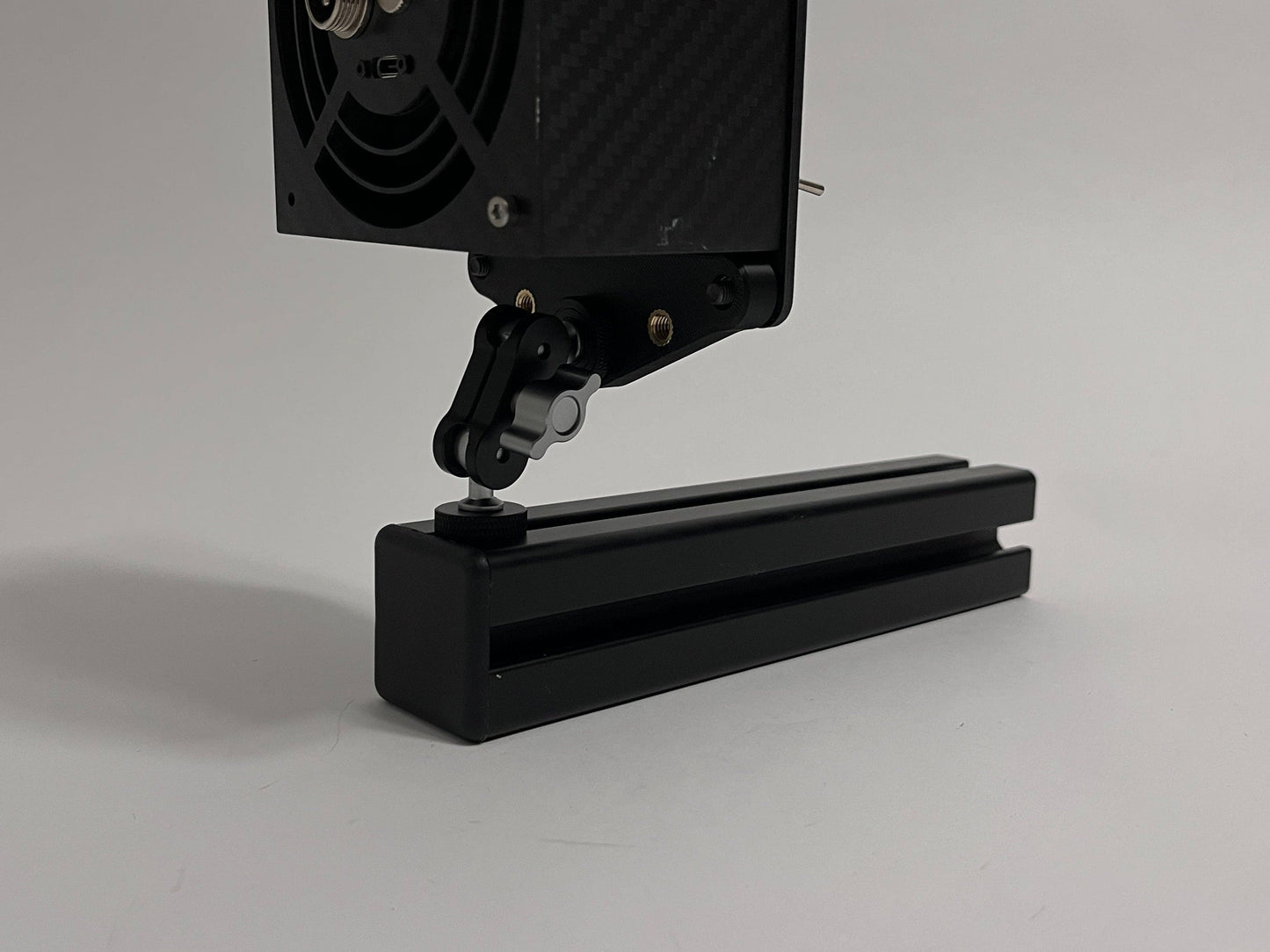 mini mount on 4040 profile and bottom mounted on wind sim rear view