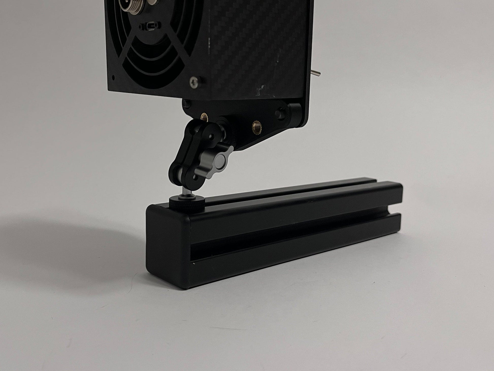 mini mount on 4040 profile and bottom mounted on wind sim rear view