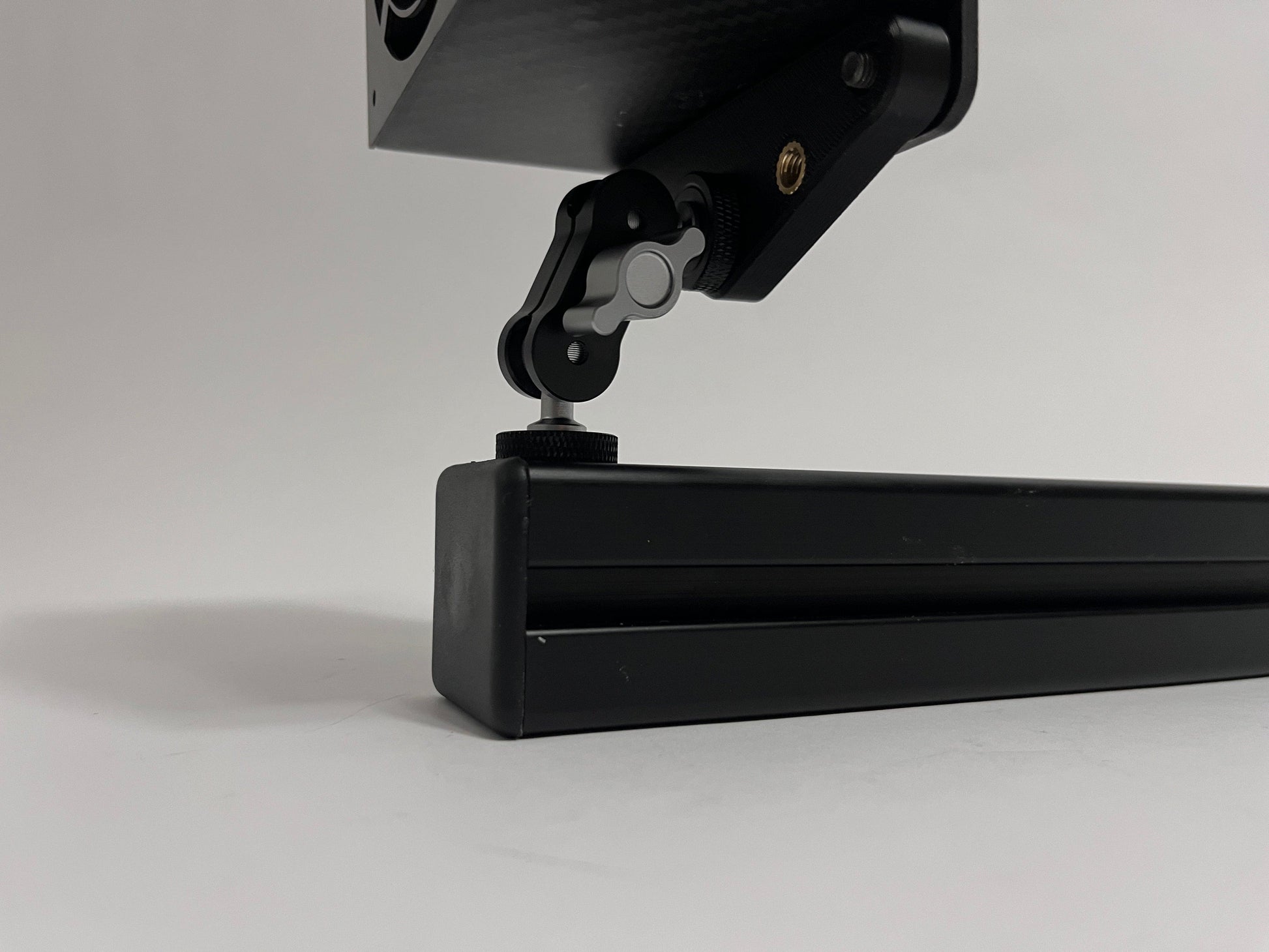 mini mount on 4040 profile and bottom mounted on wind sim rear down view