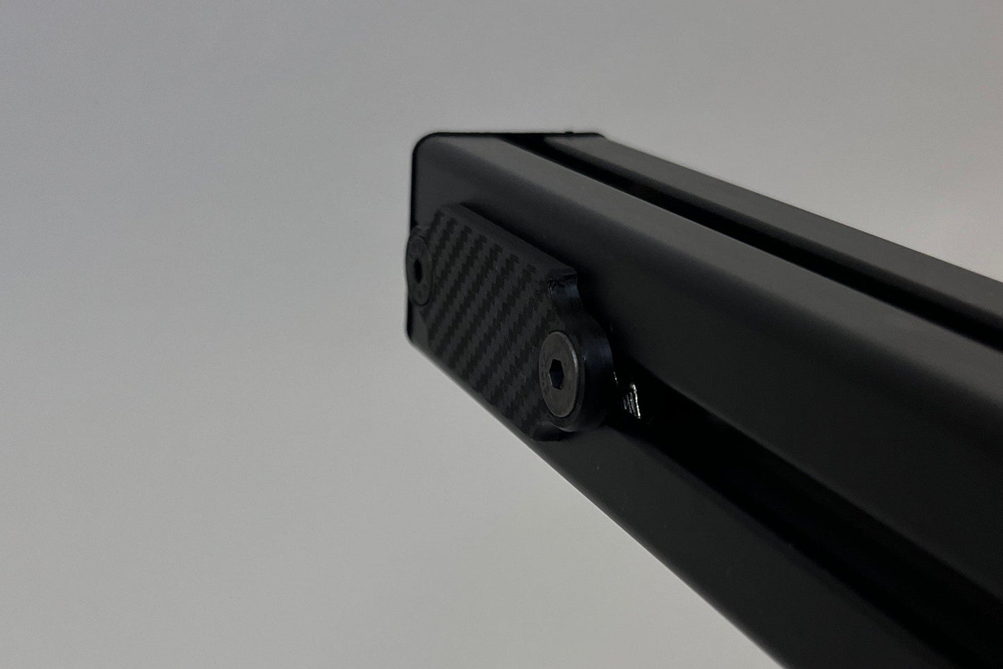 Close up of magmount on 4040 profile
